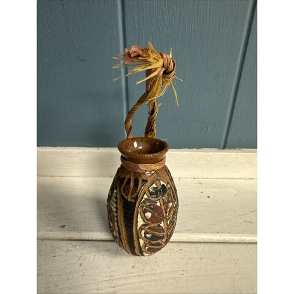 Vintage Handmade Carved brown Hanging 3" Small Vase Jar Native maybe peruvian - Picture 2 of 7